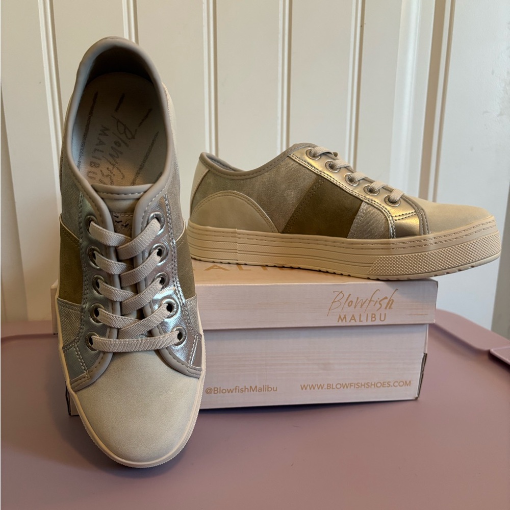 NWT Malibu Blowfish Super Smile Women's Slip-On Sneakers - Size 8